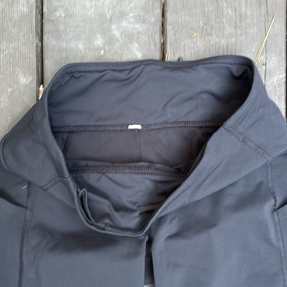 Lululemon Black Capri Leggings with sheer accents size 6 - Picture 2 of 5